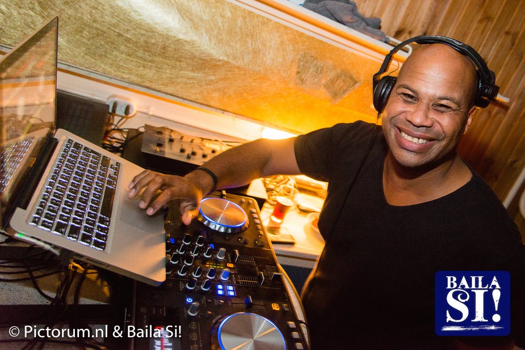 DJ Si! Juli DJ Si!
